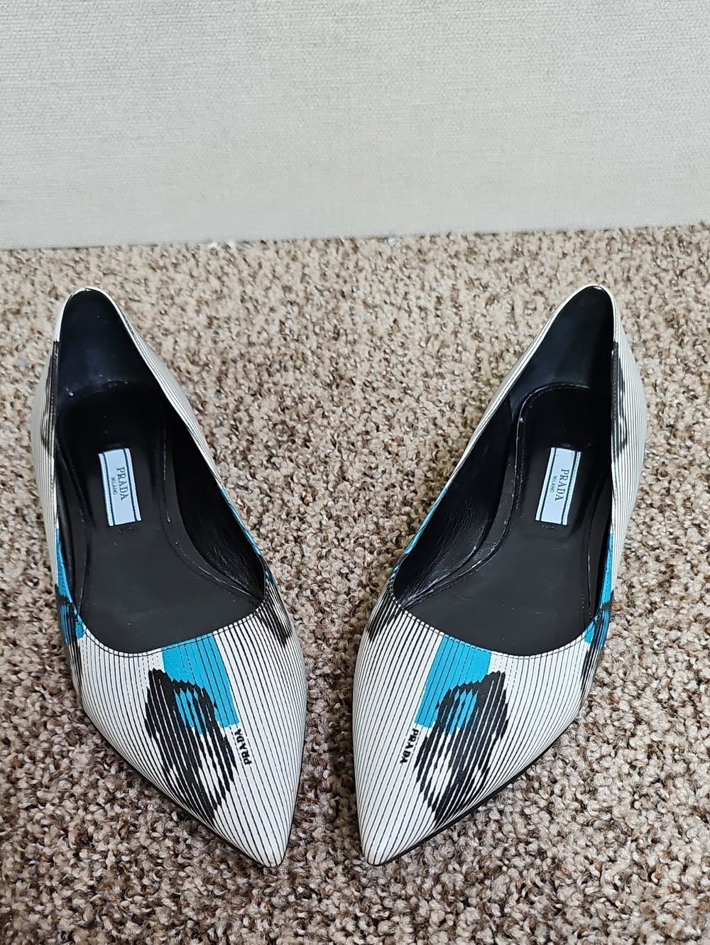 PRADA GRAFFITI EYE POINTED TOE FLATS BFPM-07-134
